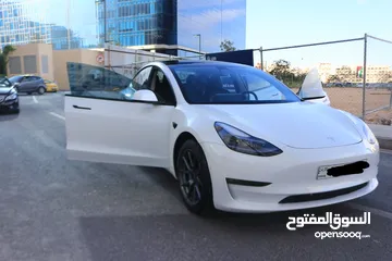  2 تيسلا 3 موديل 2021 لون ابيض لؤلؤي