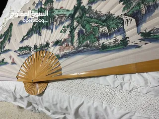  8 -برادي  -طقم شرشف طاولة وسط مربع وكوشن للشرشف   مروحة تعليق قماش بلرسم المميز والخشب المميز