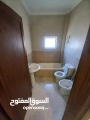  9 شقة طابق اول قرب الخدمات للبيع بسعر مغري