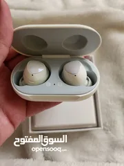  4 Samsung Galaxy Buds