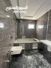  3 عمارة خمس طوابق بأطلاله على شاطئ البحر بثلاث جهات