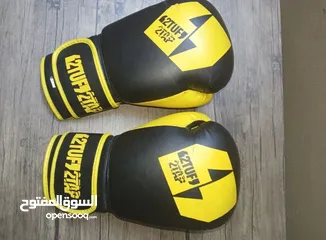  2 كفوف ملاكمة وواقيات الاجرين ماركه 2 TUF نطاف مش مستعملين ولا شخط
