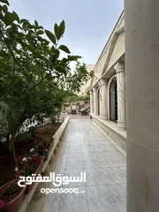 1 فيلا للبيع / بيادر وادي السير / بموقع مميز و إطلاله فاخره على شارعين وقريبه من الخدمات