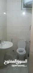  7 شقه فارغه 150م على 220 دوار العيادات