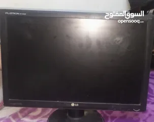  1 شاشة و مستلزمات pc للبيع