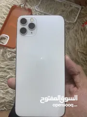  4 ايفون 11 برو ماكس.