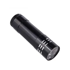  7 التوصيل الى باب الدار: لامبة كشف العقارب بالأشعة البنفسجية Lampe UV de détection – pour scorpions