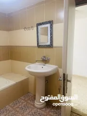  6 شقق سكنيه للإيجار موقعها الخليل راس الجوره مقابل كازيه زيد للمحروقات طابق ارضي