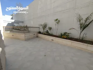  12 شقه مع حديقه للبيع