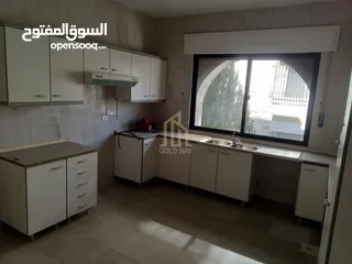  8 في أجمل مناطق عبدون طابق أول 205م بتشطيبات راقية وسعر مميز / ref 9427