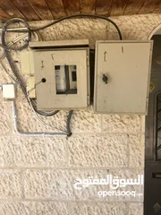  5 منزل مميز للبيع((مرخص تجاري))الزرقاء حي الجندي ارض550م البناء 200م عداد كهرباء2 عداد مياه2