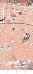  1 أرض للبيع لقطة 642 م  أبو دبوس  طريق المطار بعد جامعة الإسراء ب 5 كم منطقة فلل بسع...