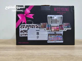  1 سيت ميك اب مع حقيبة معدنية