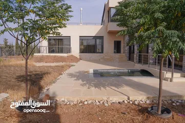  18 فيلا مميزة للبيع قرب مشروع إلاندلسية مساحة الأرض 4 دونم 7 نوم
