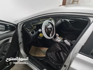  9 هونداي افانتي MD 2011 بنزين اصلي ... لون سلفر للبيع ..قابل للبدل على هايبرد