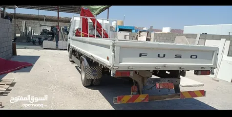  4 شاحنه ميتسوبيشي 3 طن مع رافعه ( هايب) موديل 2017