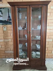  1 طاولة سفره وفضيه