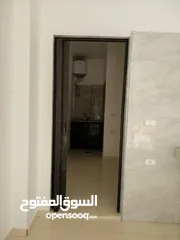  5 مستودع   و محل مقسم بمنطقه حيوية للايجار بدر الجديده