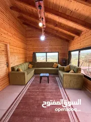  6 كوخ خشبي غرفتين نوم وصالون وحمام ومطبخ وثلاجه وشاشه ومكيف وغاز وساحه خارجيه مع اطلاله مميزه