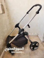  15 عربة أطفال ماركة Giggles بحالة ممتازة  مع إمكانية فصلها كما هو موضح بالصور