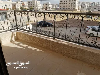  1 شقة ثالث مع روف سطح غير مبني 150م في ابو نصير