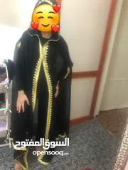  3 قفاطين وفساتين