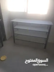  22 رفوف خشب وزجاج وسوبرماركت وقرمه ولوحة اعلانات و معرش زينكو وأبواب سيكريت مظله وألواح خشب تعليق وشبك