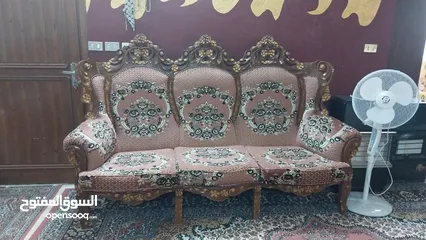  4 طقم عرفة ضيوف للبيع حفر خشب ثقيل بحالة جيد جدا