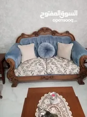  3 طقم كنب زان 7 مقاعد مع طاولة وسط و طاولتين جانبيات شبه جديد