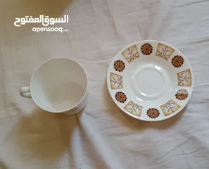  4 فنجان وصحن فاخر - ماركة Royal Vale الإنجليزية الأصلية