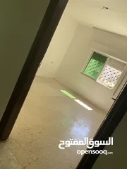  5 شقه كبيره للبيع مقابل لؤلؤة طارق 160 طابق رابع بدون مصعد من المالك مباشره وبدون وسطاء ب40000