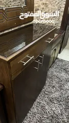 1 خزانة أحذية للبيع  ودرج  مع لوح زجاج لون بني كما هي بصور خشب  4 درف  فصلات