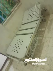  2 سرير طبي بحاله ممتازه
