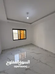  18 شقة طابق اول مساحة 207م للبيع بسعر مميز جداً 4 غرف نوم من المالك مباشرة
