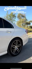  12 Mercedes Benz e200