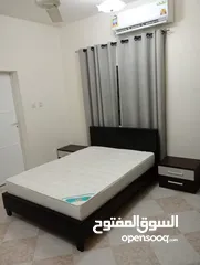  5 عيشي براحة وأمان في الخوض: غرفة فردية لِموظفة عمانية بسعر مناسب