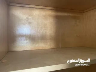  5 خزائن مطبخ خشب زان صلب بحالة ممتازة