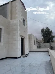  11 بيت للبيع مميز منطقه هادئه جدا