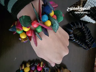  8 اساور خشبية ملونة جديدة