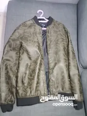  2 ملابس متنوعه للبيع ، قمصان و جاكيتات