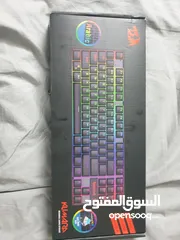  1 Redragon kumaru k552 يدعم اللغه العربيه مع سويتشلت زرقاء وسويتشات احتياطيه ومزيل ازرار