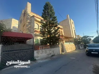  1 عمارة للبيع في اجمل منطقة حي عدن منطقة هادئة سكن خاص قريبة من جميع الخدمات
