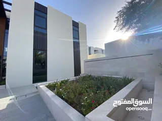  5 Luxury villa with world-class amenities in Al Mouj