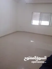  16 غرفه مع حمام للايجار فارغه شارع الجامعه طلوع نفين من المالك 85 دينار