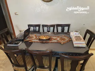  1 طاولة سفرة 8 مقاعد بحاله ممتازة