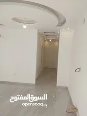  11 شقه جديده فخمه للايجار