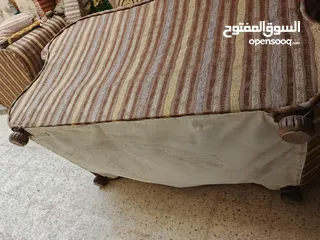  16 كنب كلاسيك للبيع من اربع قطع مناسب لصالون ومناسب غرفة جلوس ومناسب لغرفه ضيوف خشب اوزان ابيض