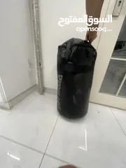 3 كيس ملاكمه للبيع طول من متر لمتر و نص و مهتم ما بقصر معاه