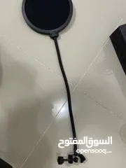  2 مايكروفون مرتّب، وملحقاته