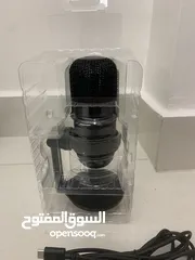  10 Hyperx solo cast microphone and stand